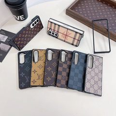 Retro Fashion Embossed Fold Case